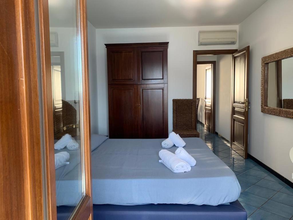 ליפארי Oltremare Residence Hotel מראה חיצוני תמונה