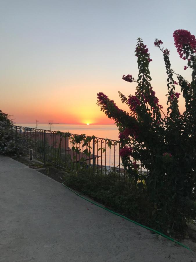 ליפארי Oltremare Residence Hotel מראה חיצוני תמונה